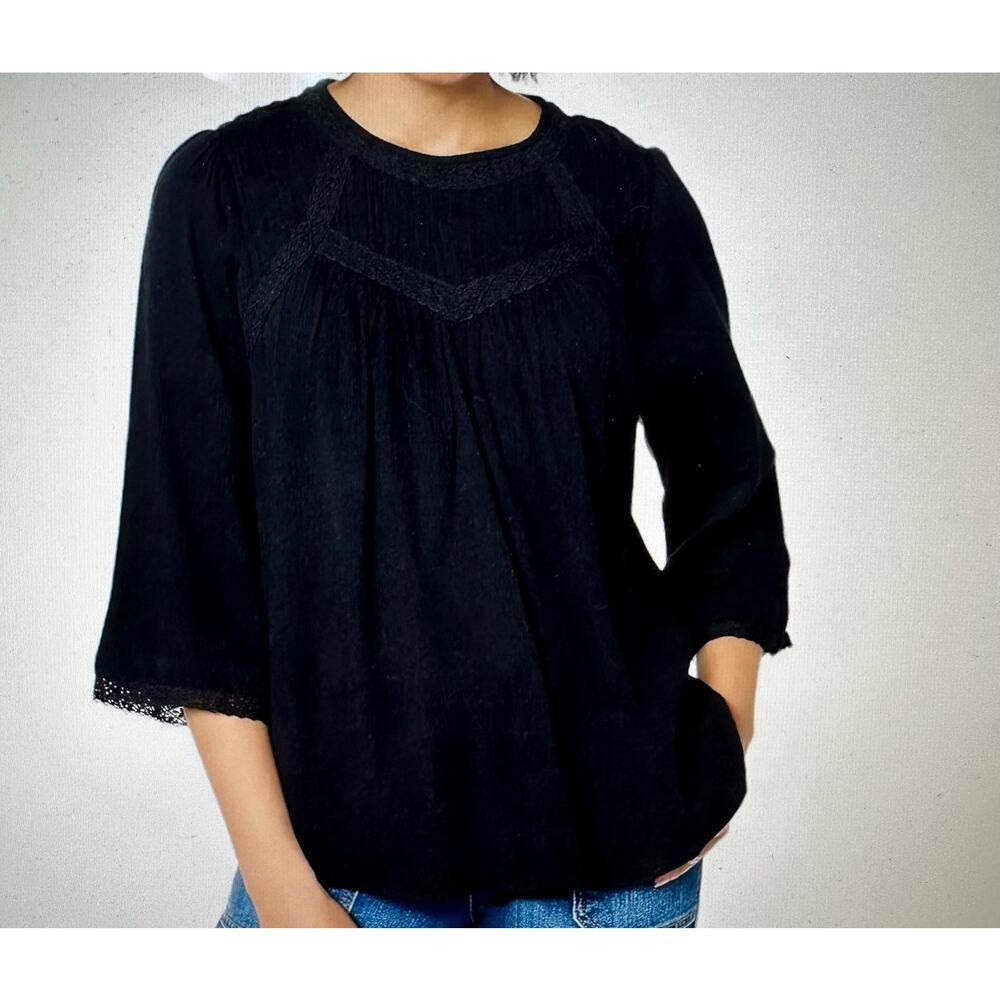 Logo Lavish Womens Top Medium Black Pleated‎ Crochet Trim Keyhole Back Closure